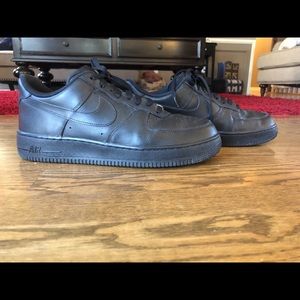 Black low Air Force 1’s, mens size 12